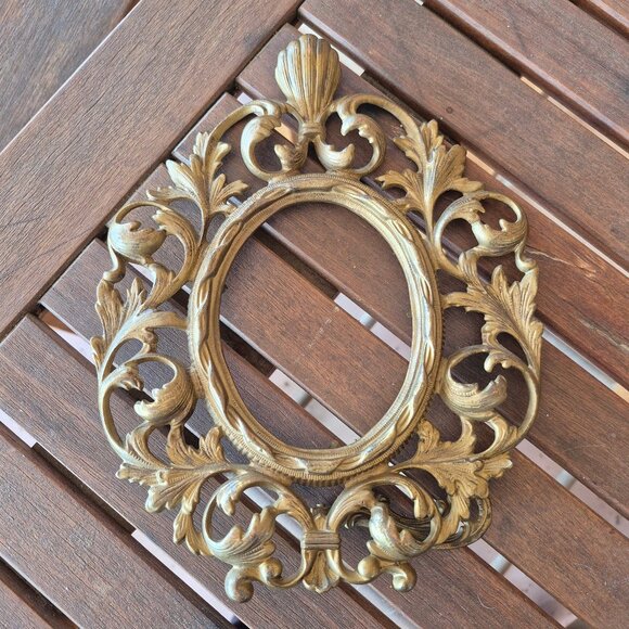 Vintage Oval Brass Ornate Table Top Picture Frame Swivel Easel Stand Scroll Work - Picture 2 of 16